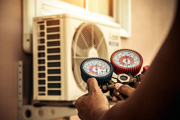 Professional Hvac technician working in Sorrento, FL